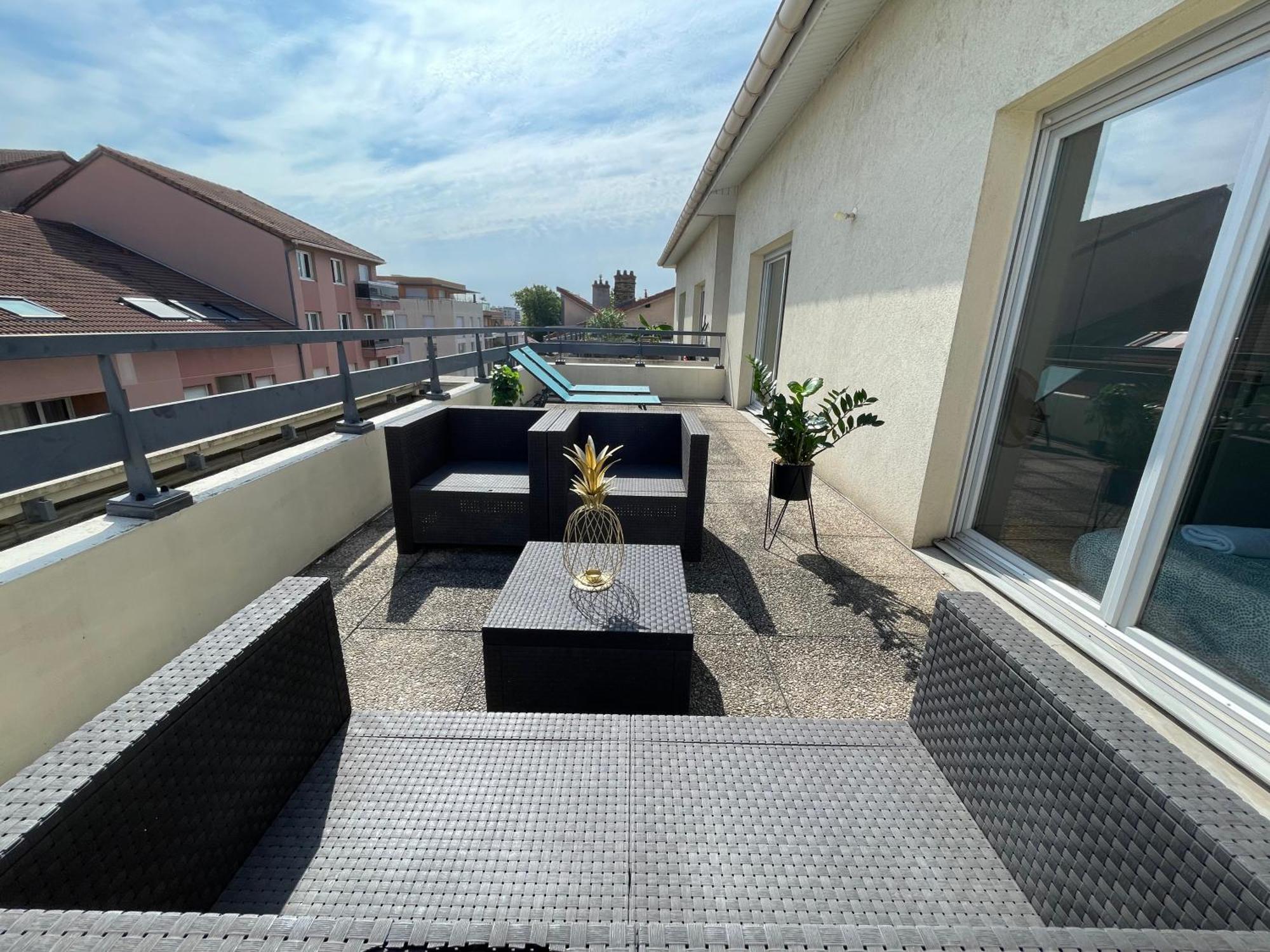 Bngo I Immense Rooftop Lyon I 2 Chambres, 4 Places Parkings, 2 Immenses Terrasses, 8 Personnes المظهر الخارجي الصورة