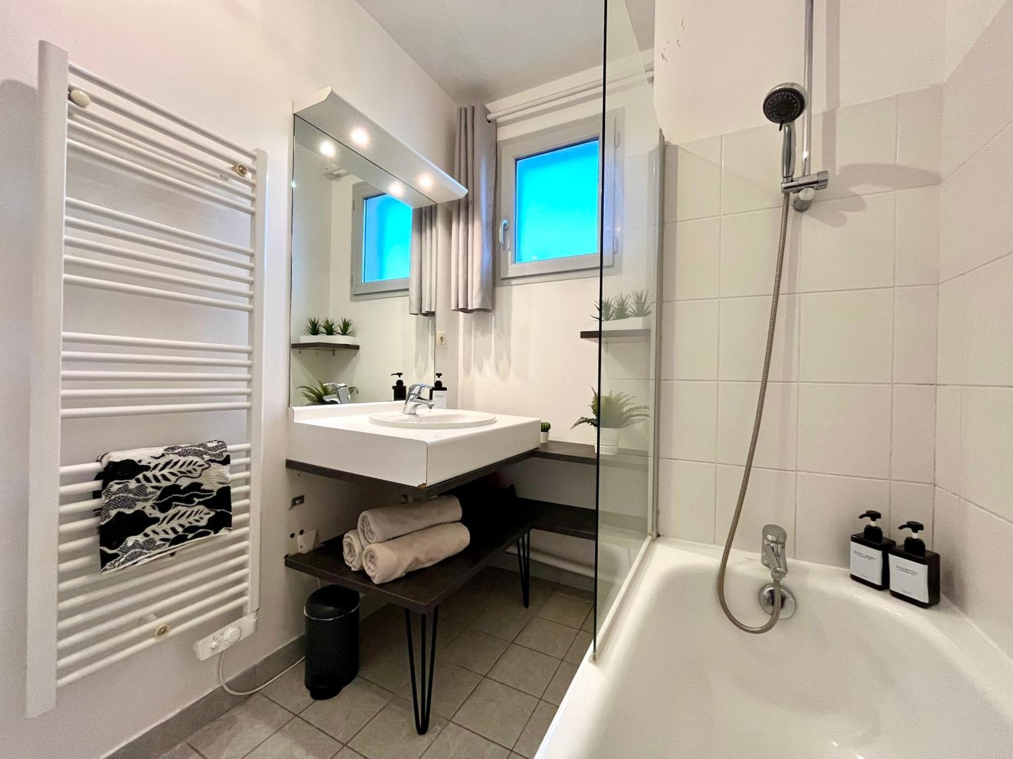 Bngo I Immense Rooftop Lyon I 2 Chambres, 4 Places Parkings, 2 Immenses Terrasses, 8 Personnes المظهر الخارجي الصورة
