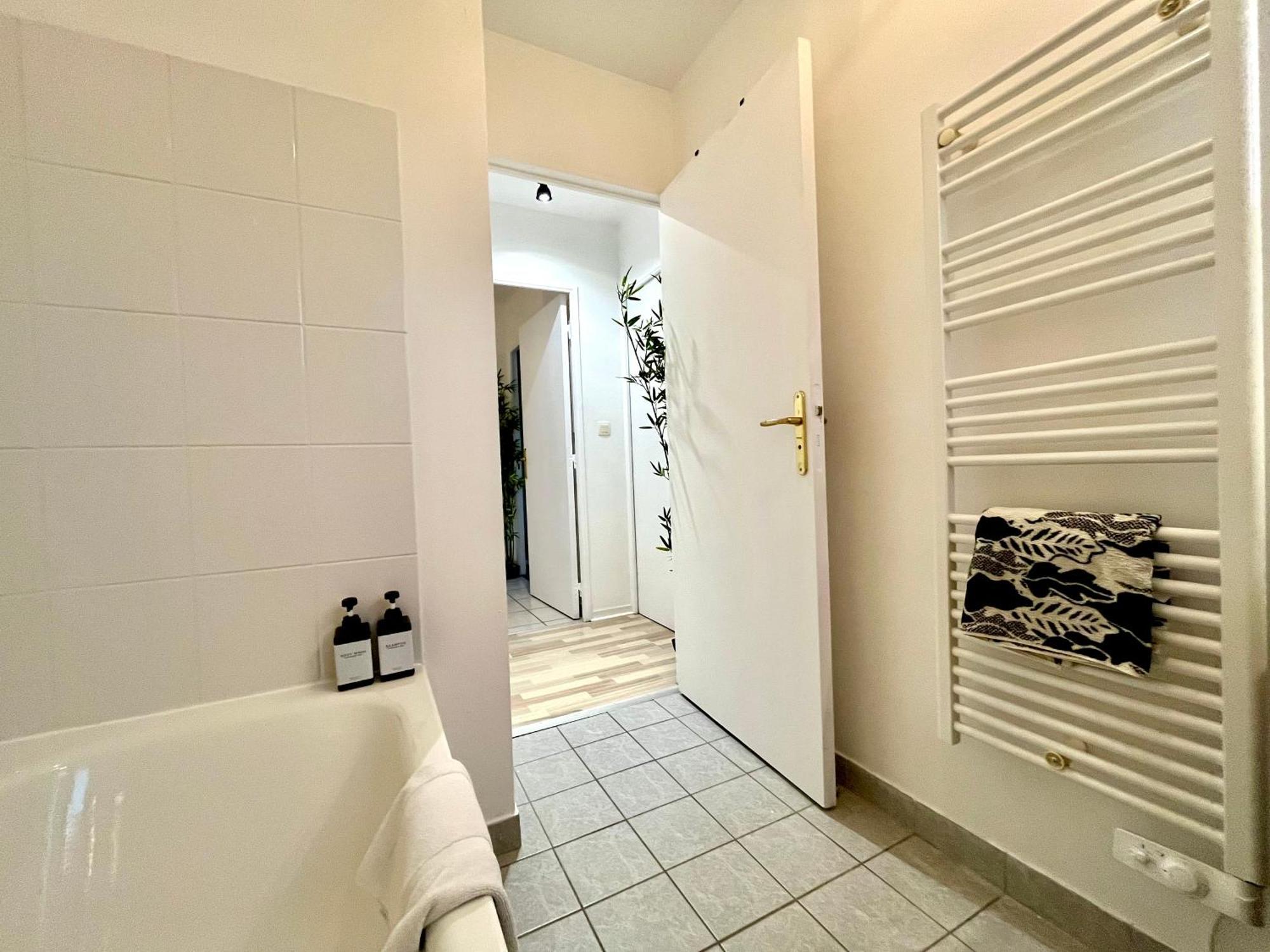 Bngo I Immense Rooftop Lyon I 2 Chambres, 4 Places Parkings, 2 Immenses Terrasses, 8 Personnes المظهر الخارجي الصورة