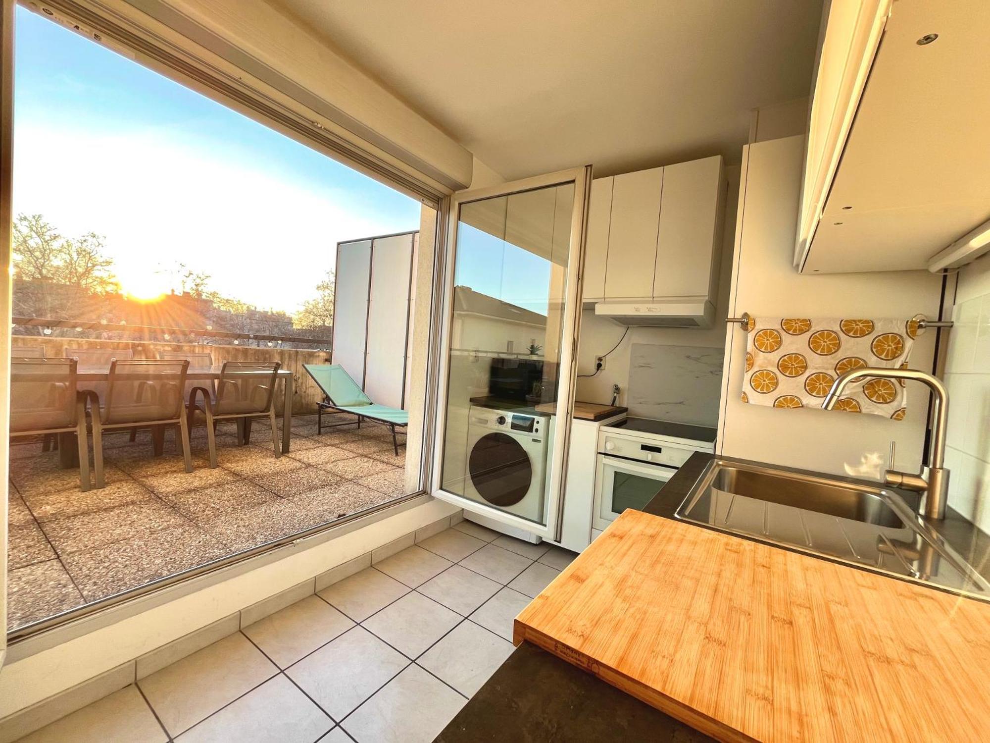 Bngo I Immense Rooftop Lyon I 2 Chambres, 4 Places Parkings, 2 Immenses Terrasses, 8 Personnes المظهر الخارجي الصورة