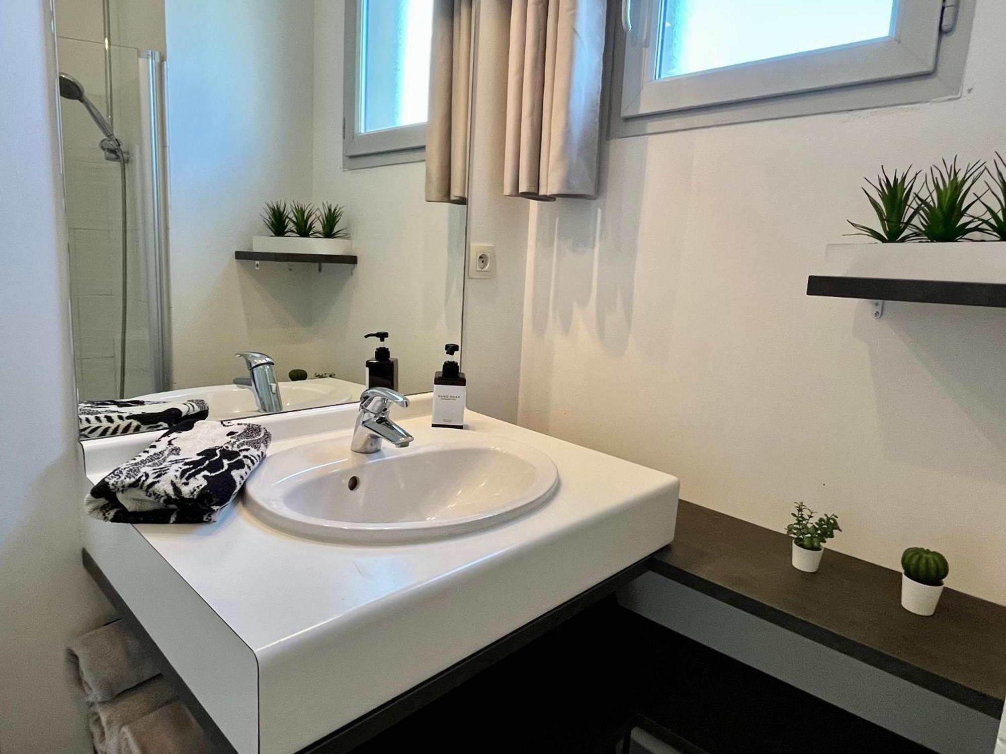 Bngo I Immense Rooftop Lyon I 2 Chambres, 4 Places Parkings, 2 Immenses Terrasses, 8 Personnes المظهر الخارجي الصورة